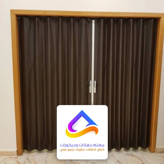 باب اكورديون خشب الرياض